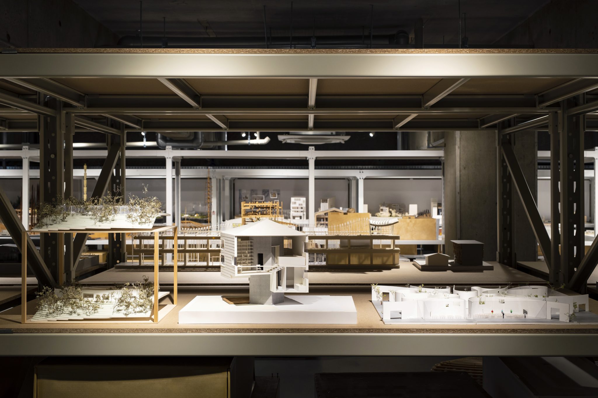 建築倉庫（WHAT MUSEUM内）